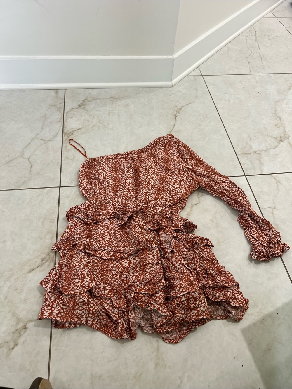 Skylar+Madison Rust Printed Ruffle Cold Shoulder Dress Size Small